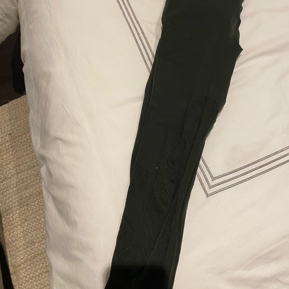 Lululemon Dark Green w/ See Through Pattern Leggings Size 4